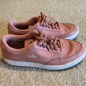 Women NIKE Court Vintage. US 6